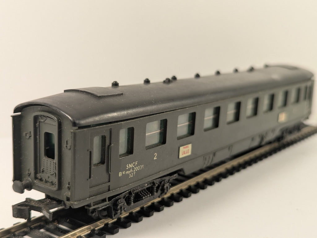 Hornby-Acho 733 HO Gauge SNCF 2nd Class Passenger Coach