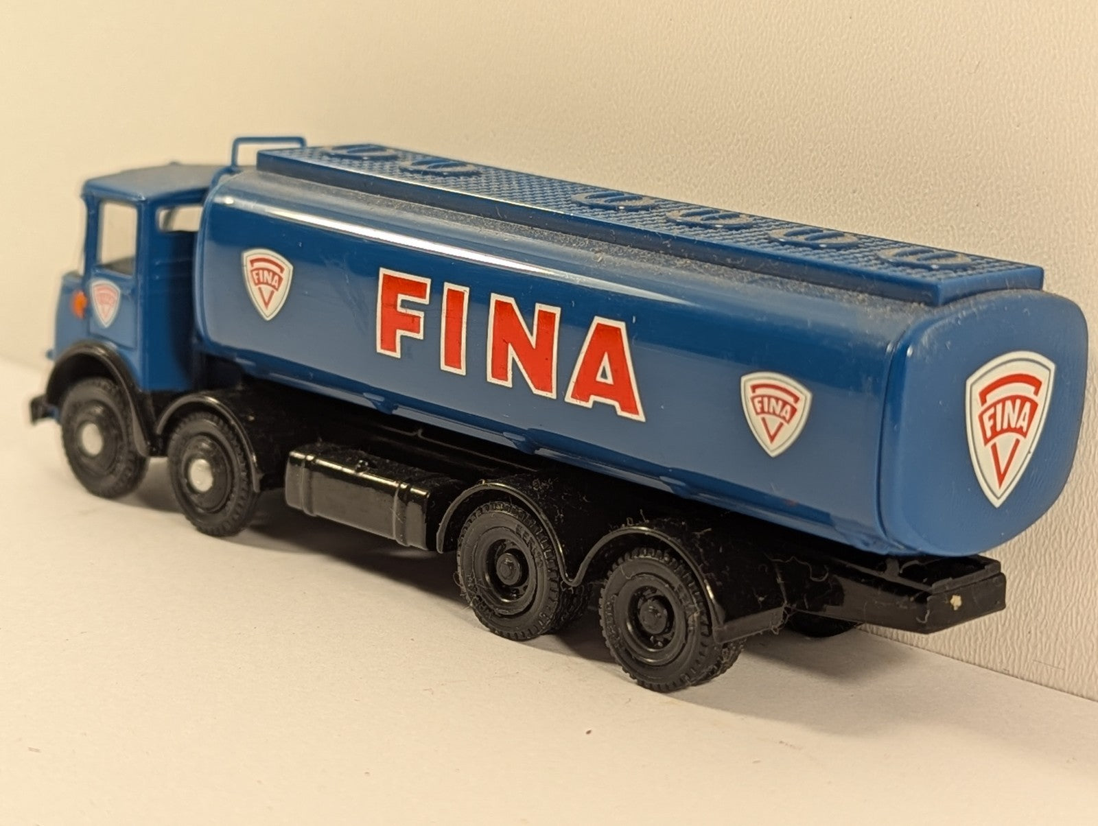 Exclusive First Editions (EFE) 13701 Atkinson 8-Wheel Elliptical Tanker – Fina
