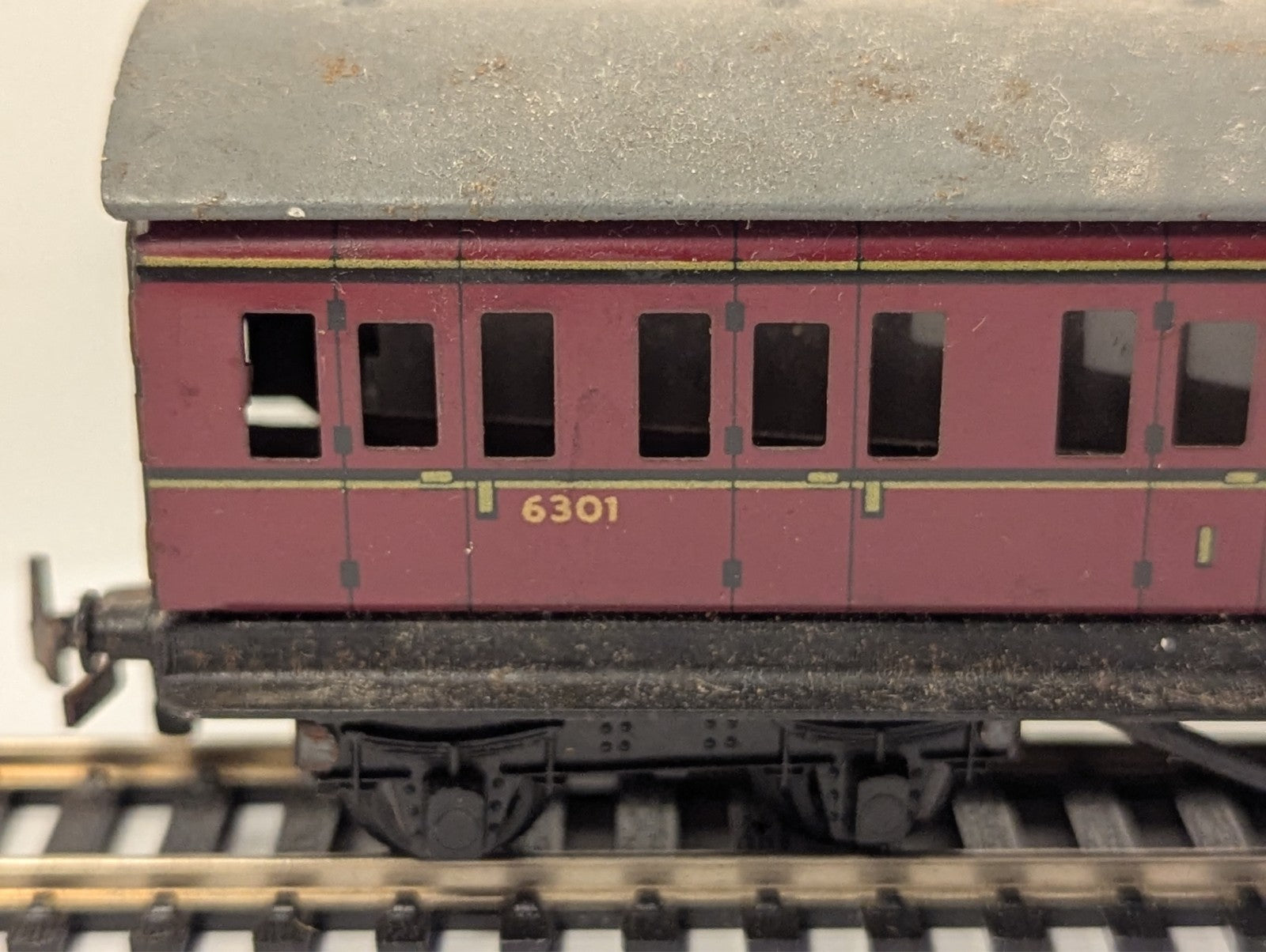 Hornby Dublo BR Suburban 1st & 3rd Class Coach OO Gauge