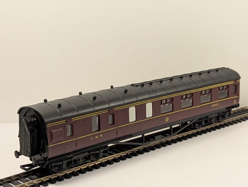 Airfix 54204-7 OO Gauge LMS Brake Third Coach