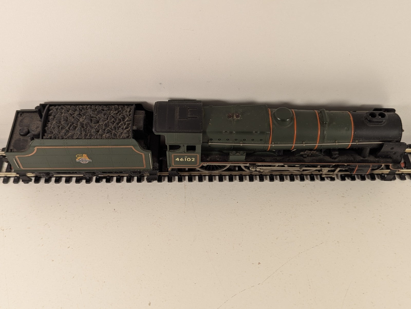 Mainline 37-057 BR Rebuilt Royal Scot 4-6-0 No.46102 "Black Watch" OO Gauge