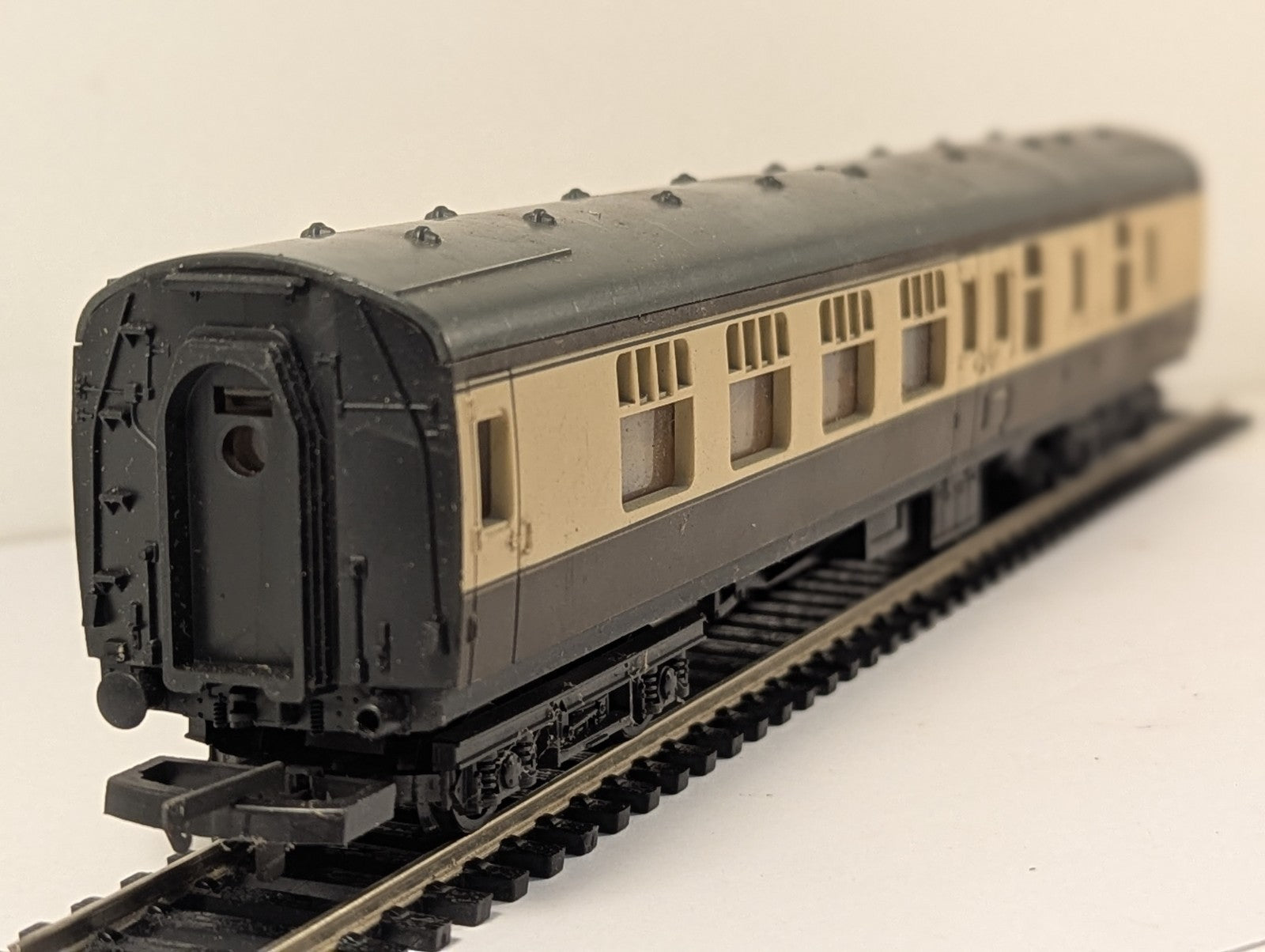 Hornby OO Gauge R430 GWR Collett Brake Third Coach W24528 BR