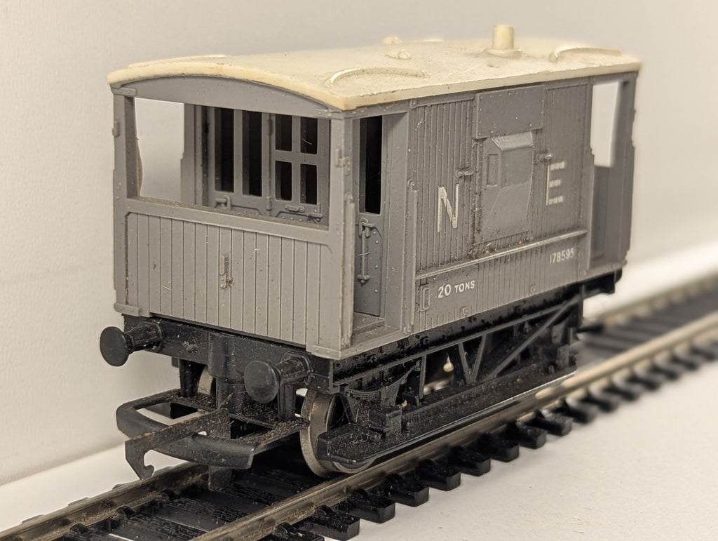 Hornby OO Gauge LNER Standard 20 Ton Goods Brake Van 178595 NE Grey R124