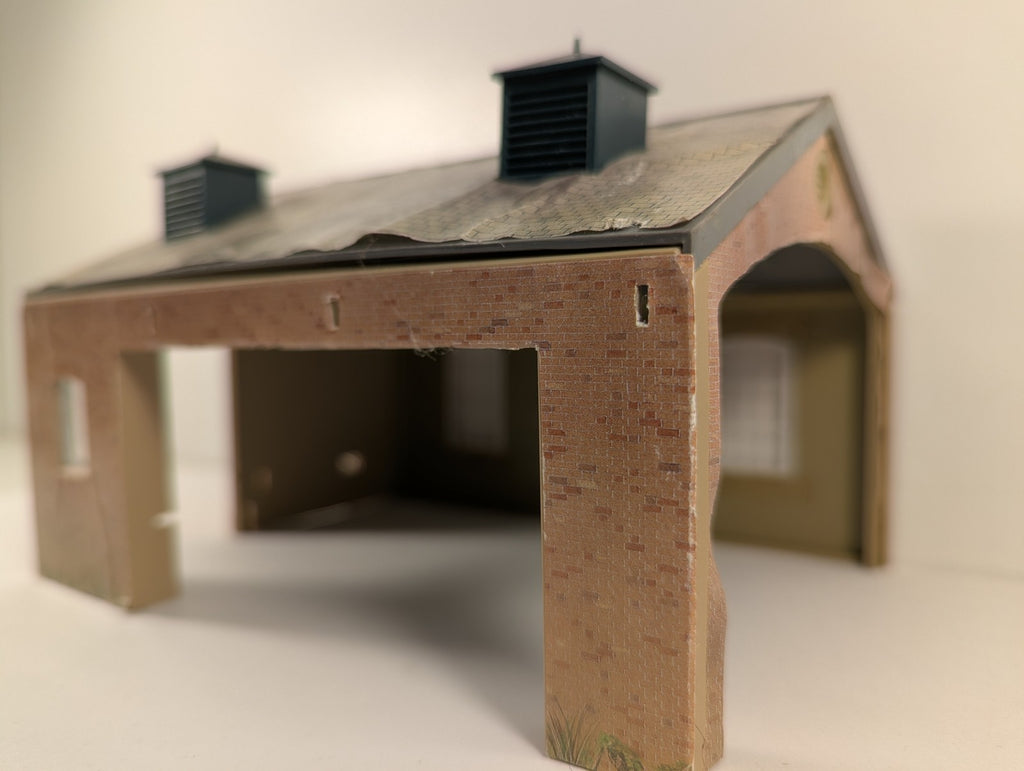 Hornby OO Gauge Engine Shed Building Brick R504