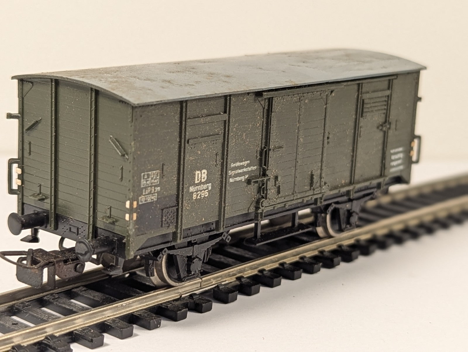Piko OO Gauge DB G10 Covered Goods Wagon Nuremberg Signal Workshop
