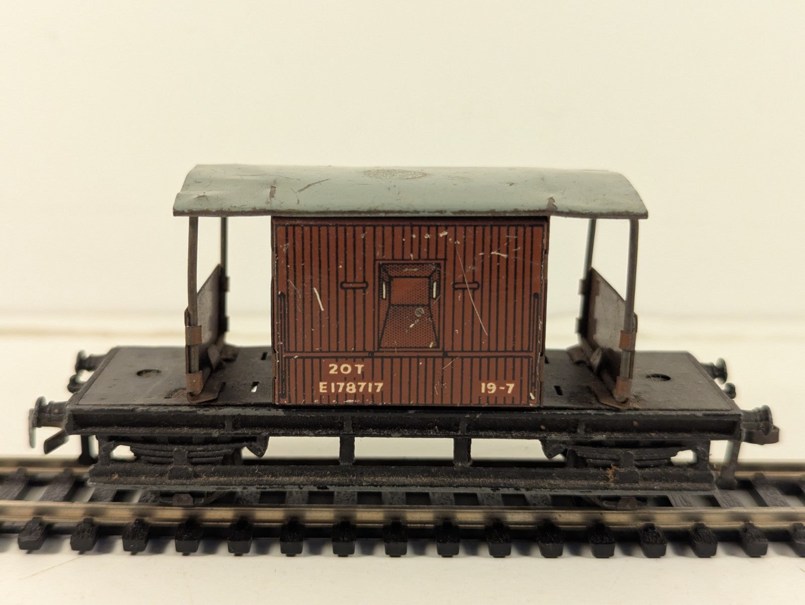 Hornby Dublo OO Gauge Tinplate 20 Ton Brake Van