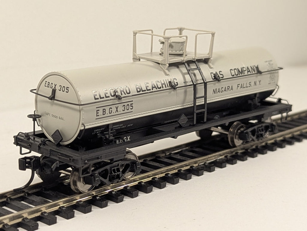 Trix HO Gauge 6000 gal Tank Car 105A Electro Bleaching E.B.G.X. 305