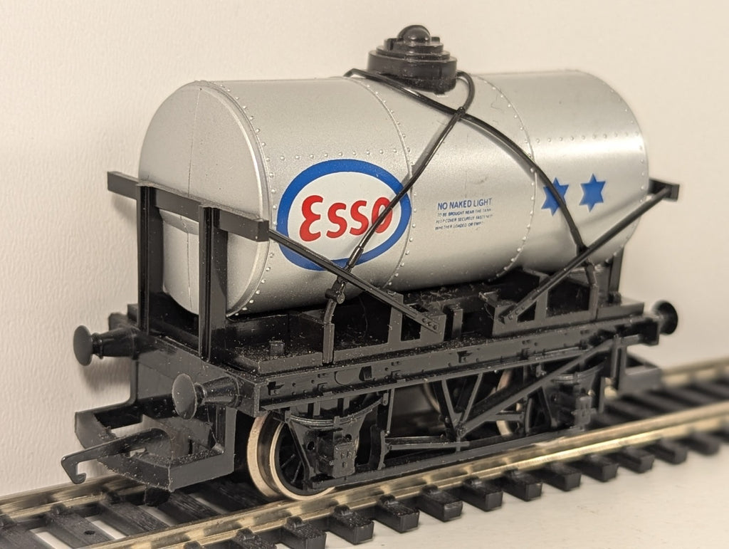 Hornby OO Gauge Esso Tank Wagon