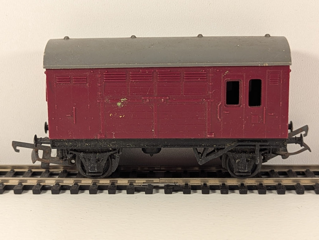 Tri-ang Hornby R123 Horse Box Wagon – BR Maroon – OO Gauge