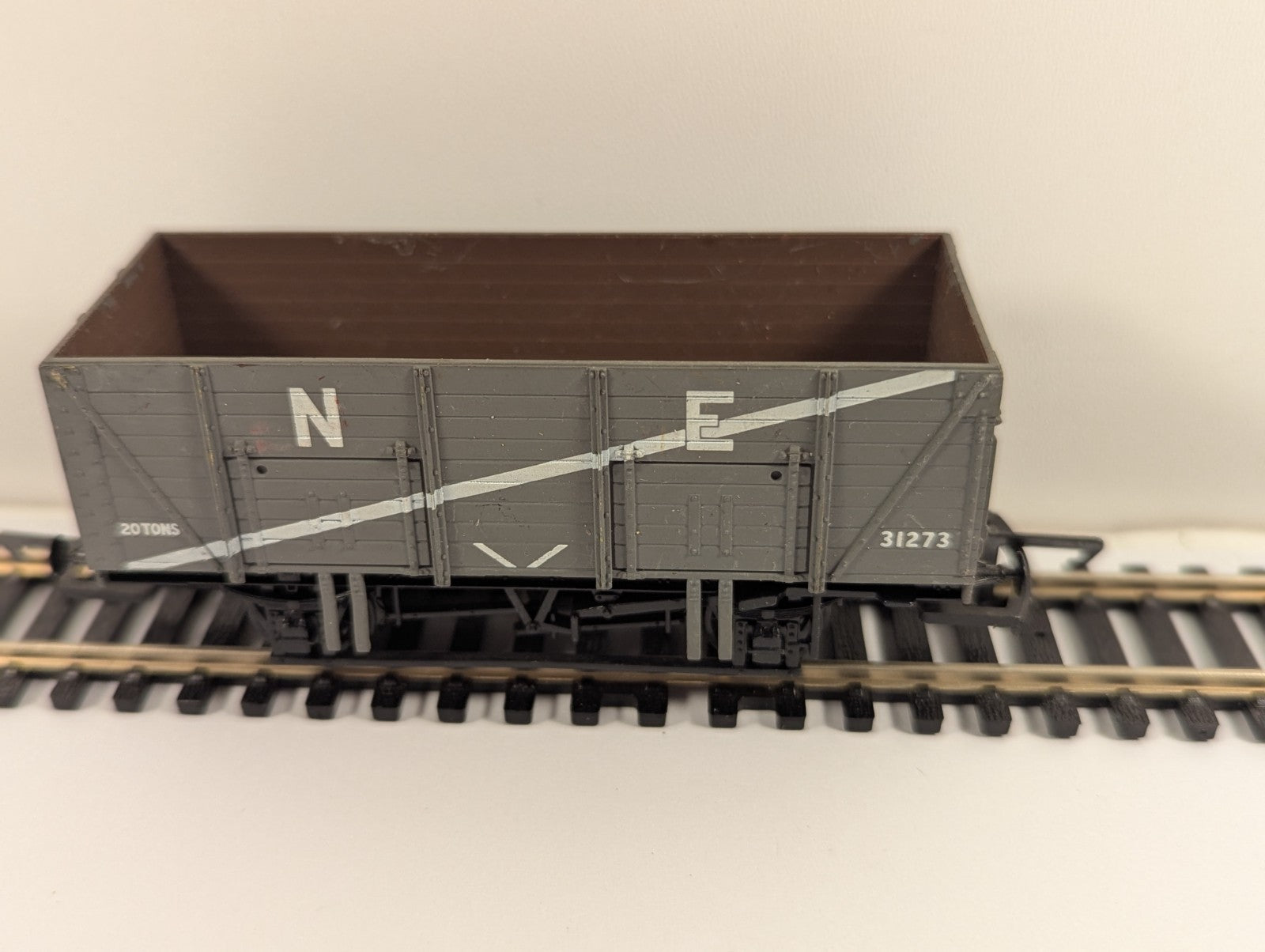 Airfix / GMR 54369-3 OO Gauge 20-Ton Mineral Wagon – LNER Grey