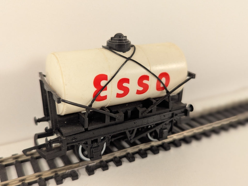 Hornby R96 “Esso” Tank Wagon