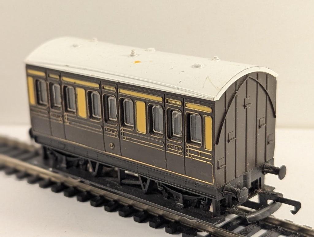 Hornby R339 OO Gauge GWR 4-Wheel Coach
