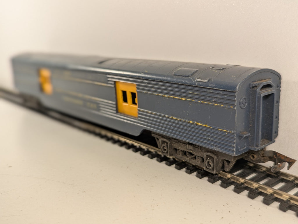 Tri-ang R134 OO Gauge Transcontinental Baggage Coach