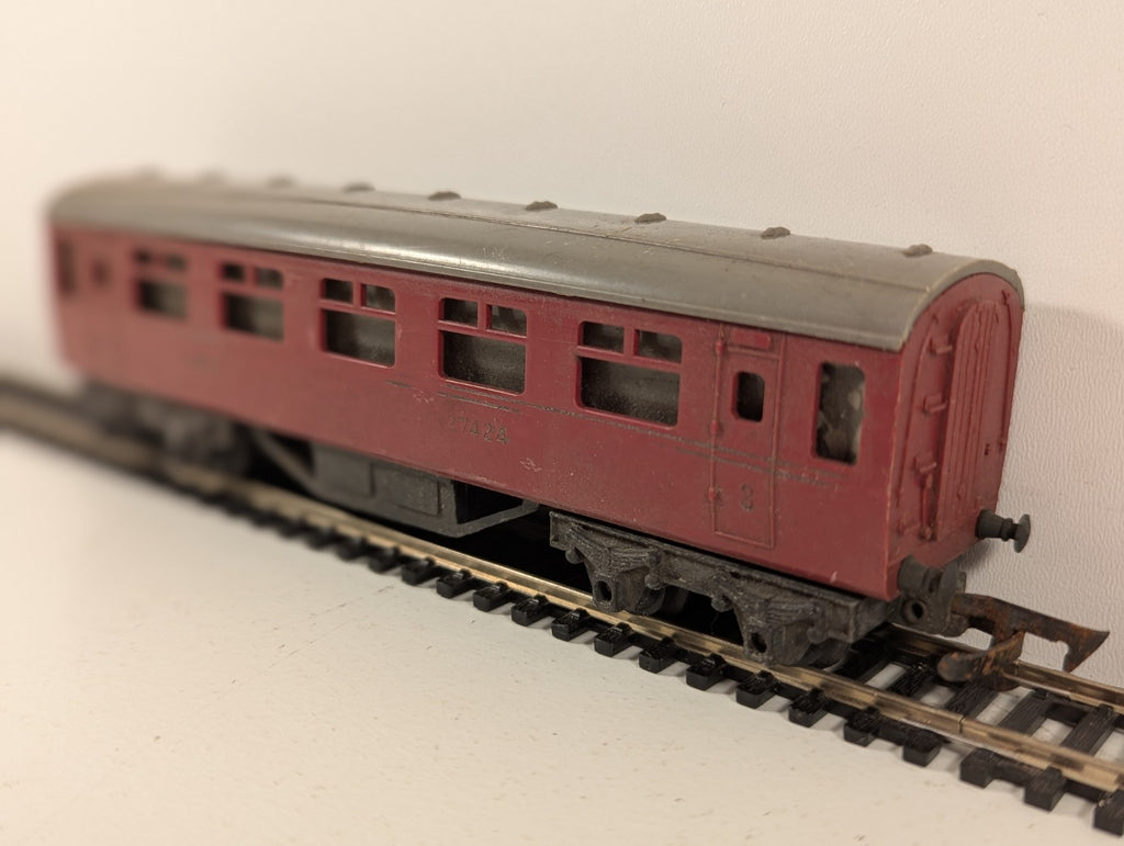 Tri-ang OO Gauge LMS Passenger Coaches