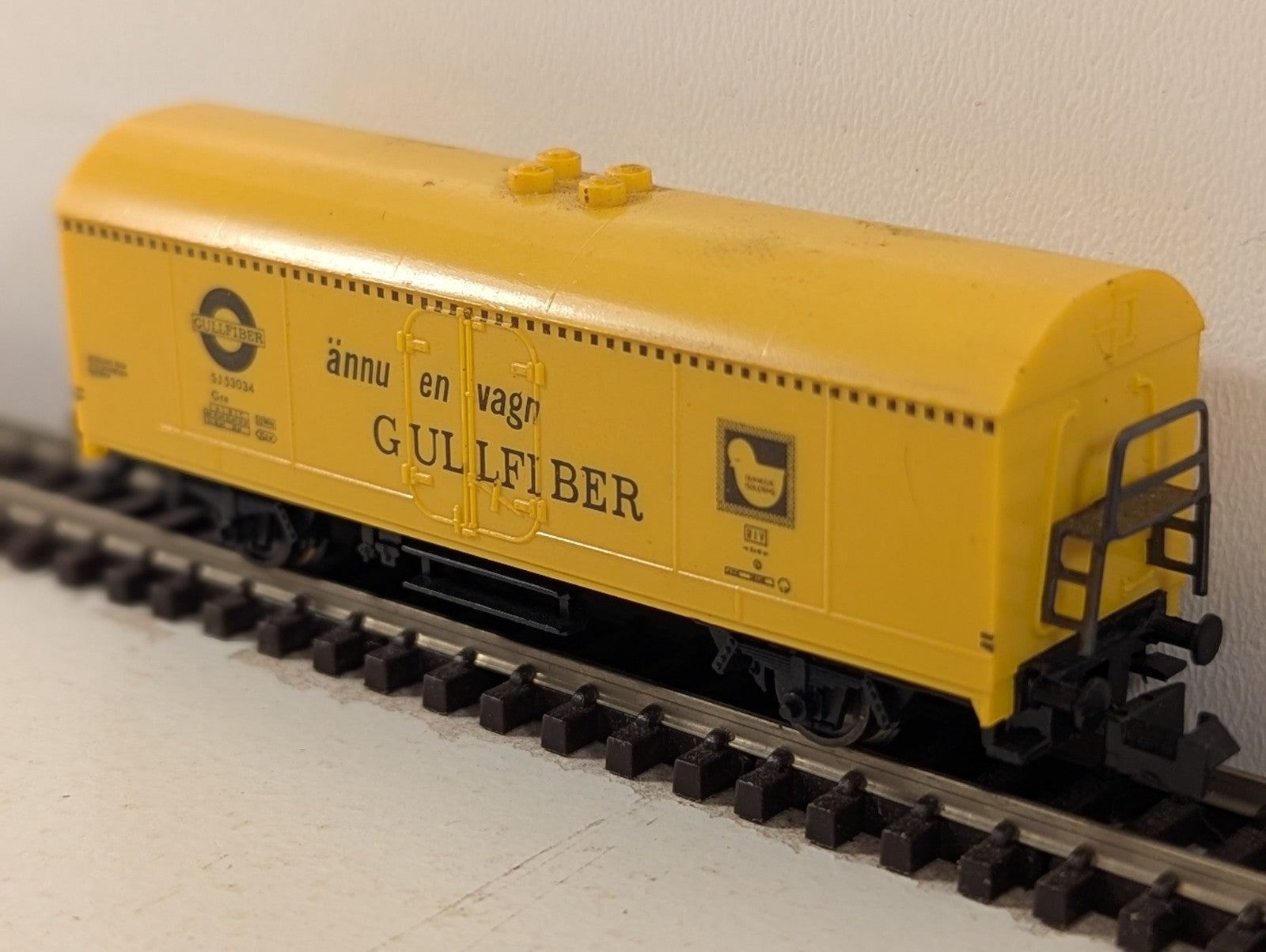 Fleischmann N Gauge Yellow Gullfiber Refrigerator Wagon