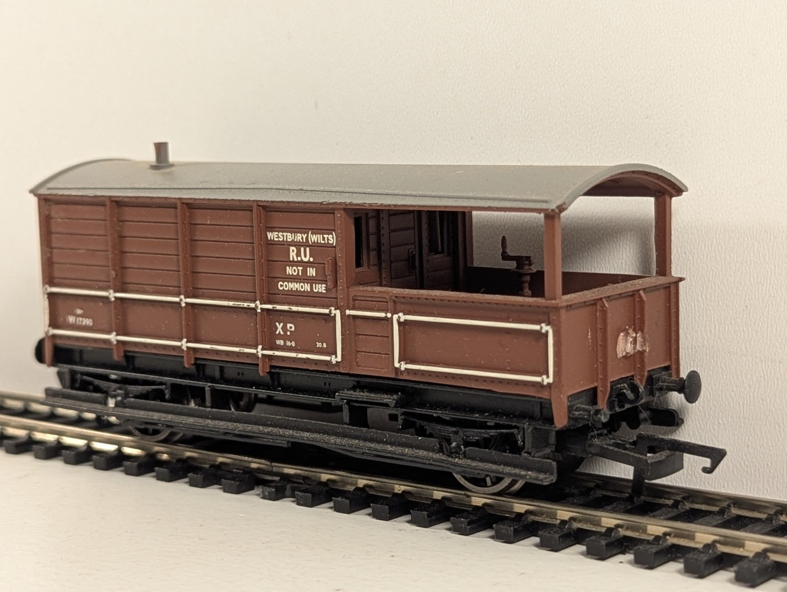 Bachmann OO Gauge GWR 20 Ton Toad Brake Van BR Bauxite