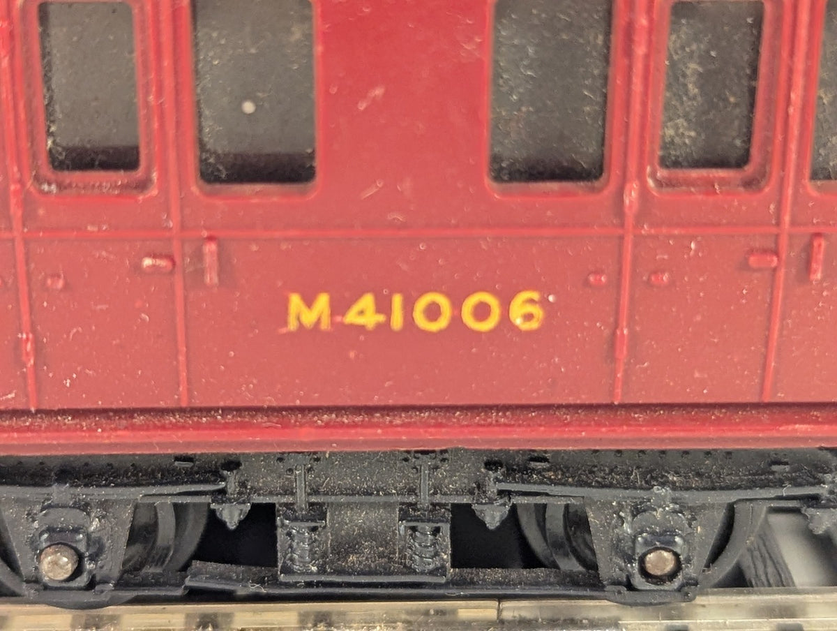 Tri-ang OO Gauge BR Suburban Coach Passenger Coach M41006 BR Maroon R21