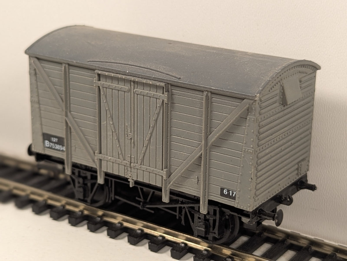 Dapol OO Gauge BR Grey Van (Missing Buffer & Coupling)