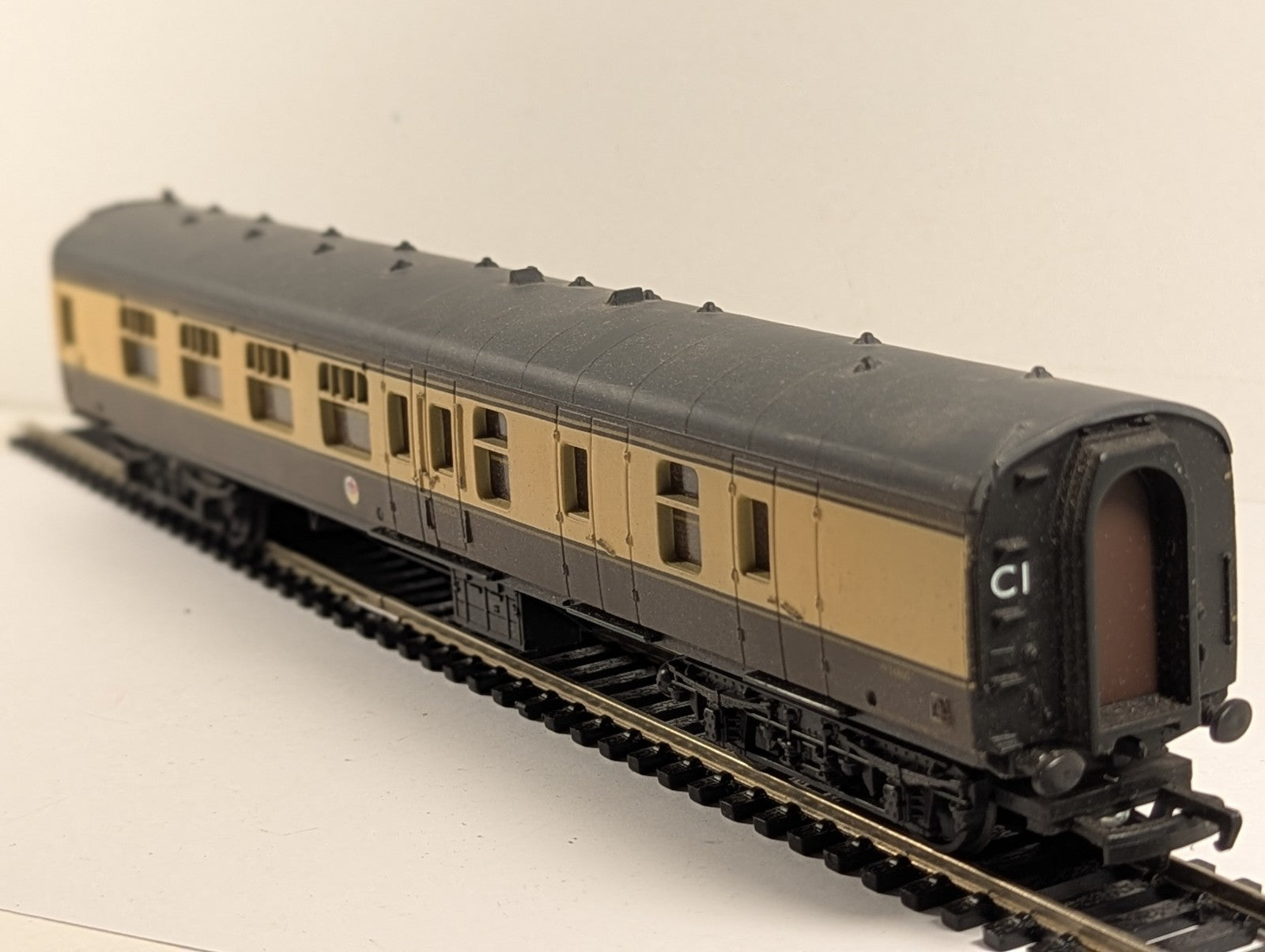 Mainline BR Western Region Mk1 Brake Standard Corridor Coach OO Gauge