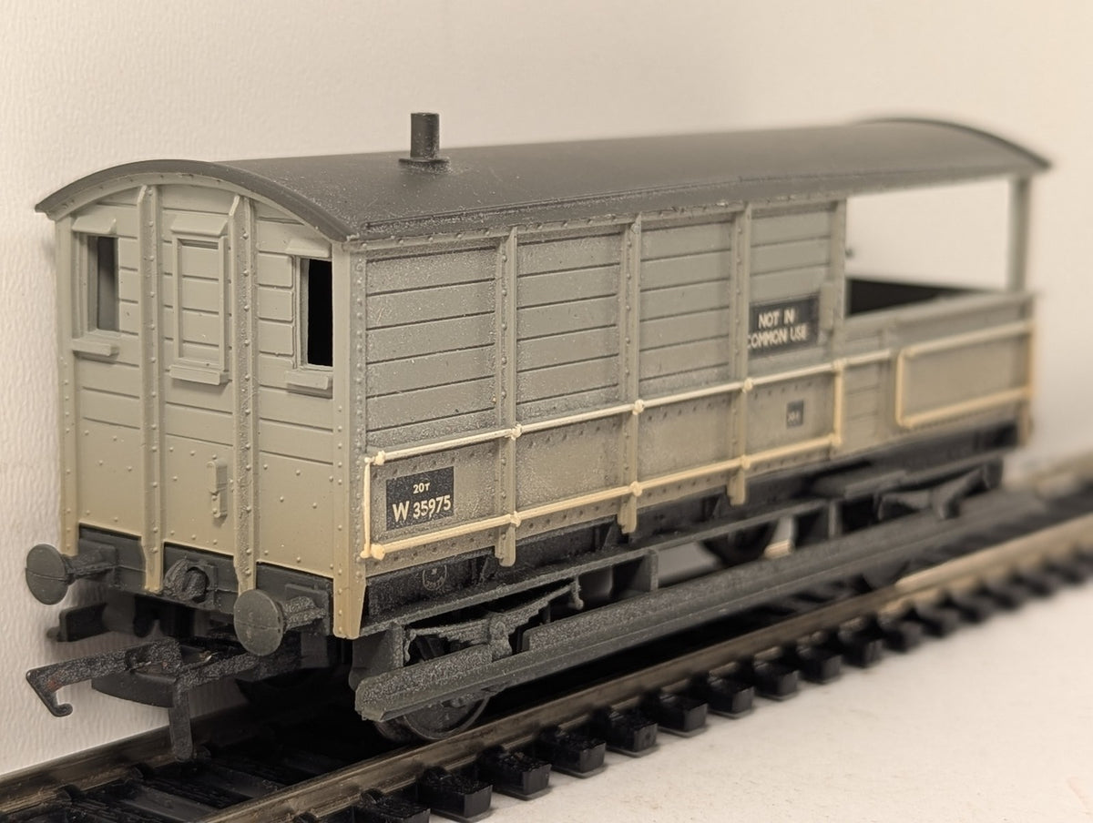 Bachmann OO Gauge GWR 20 Ton Toad Brake Van Goods Wagon W 35975 BR Grey