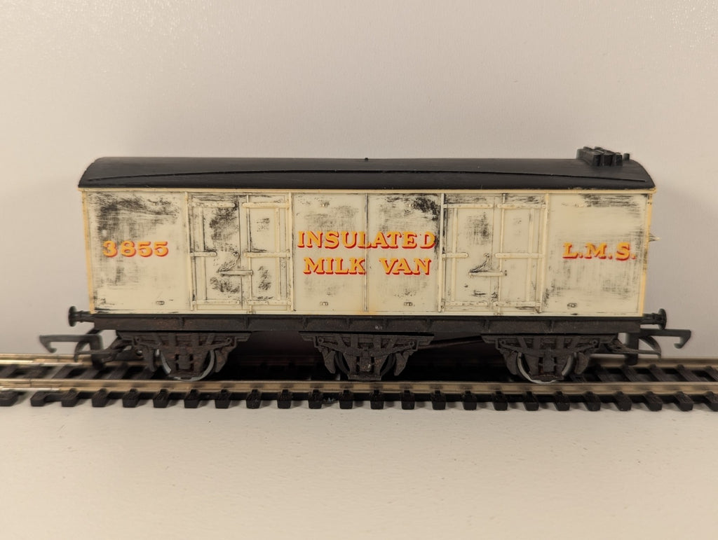 Hornby R734 OO Gauge LMS 6-Wheel Insulated Milk Van No. 3855 – Weathered