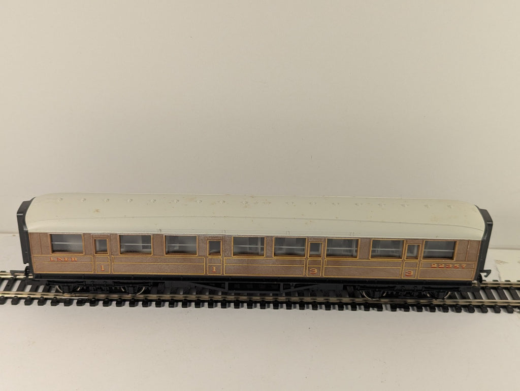 Hornby Railways R435 OO Gauge LNER 1st & 3rd Composite Coach Boxed