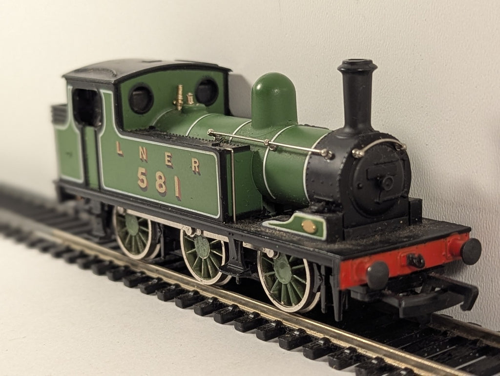 Mainline OO Gauge Class J72 0-6-0T Locomotive 581 LNER Green 37-054