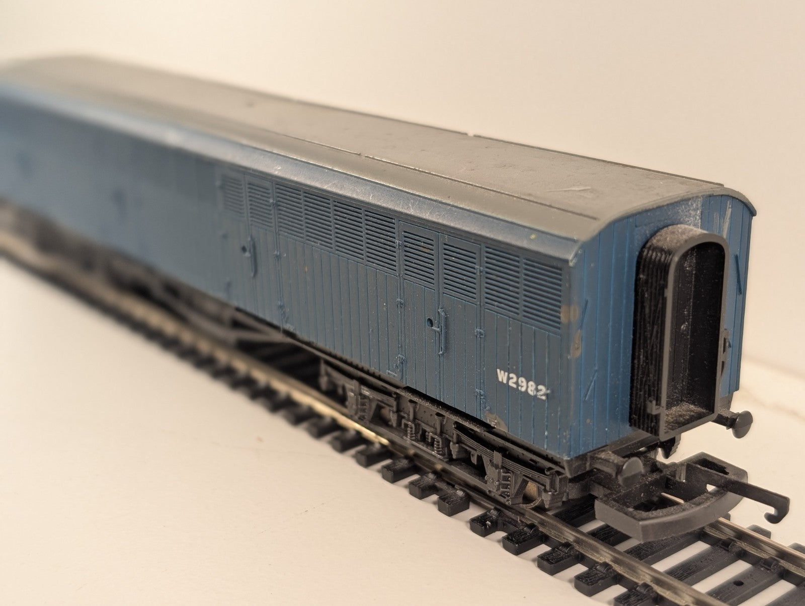 Lima BR Blue Siphon G Bogie Parcel Van W2982