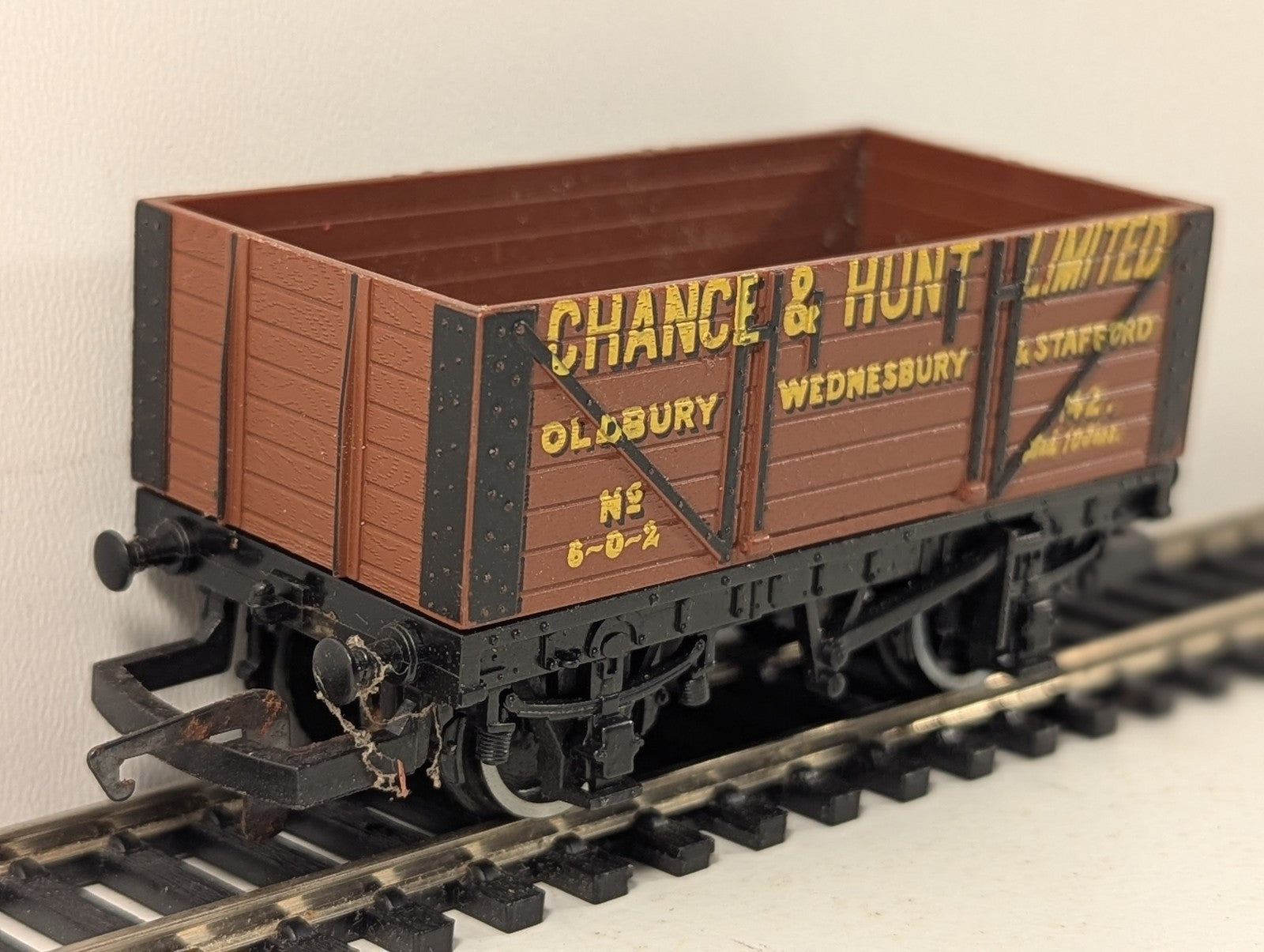 Hornby OO Gauge Chance & Hunt 5-Plank Wagon Goods Wagon 142 R6152