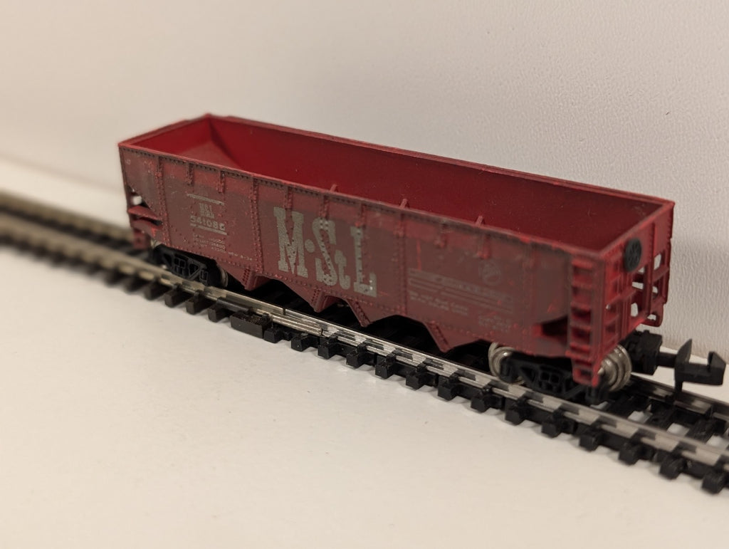 Bachmann Minneapolis & St. Louis (M.S.L.) 42' Quad Offset Hopper – N Scale