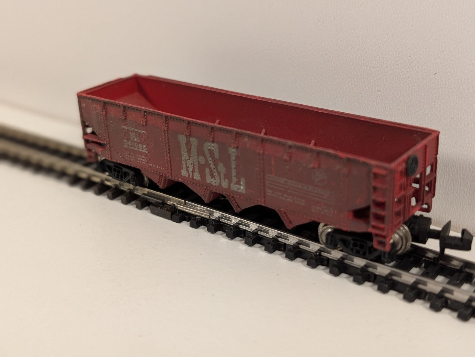 Bachmann Minneapolis & St. Louis (M.S.L.) 42' Quad Offset Hopper – N Scale