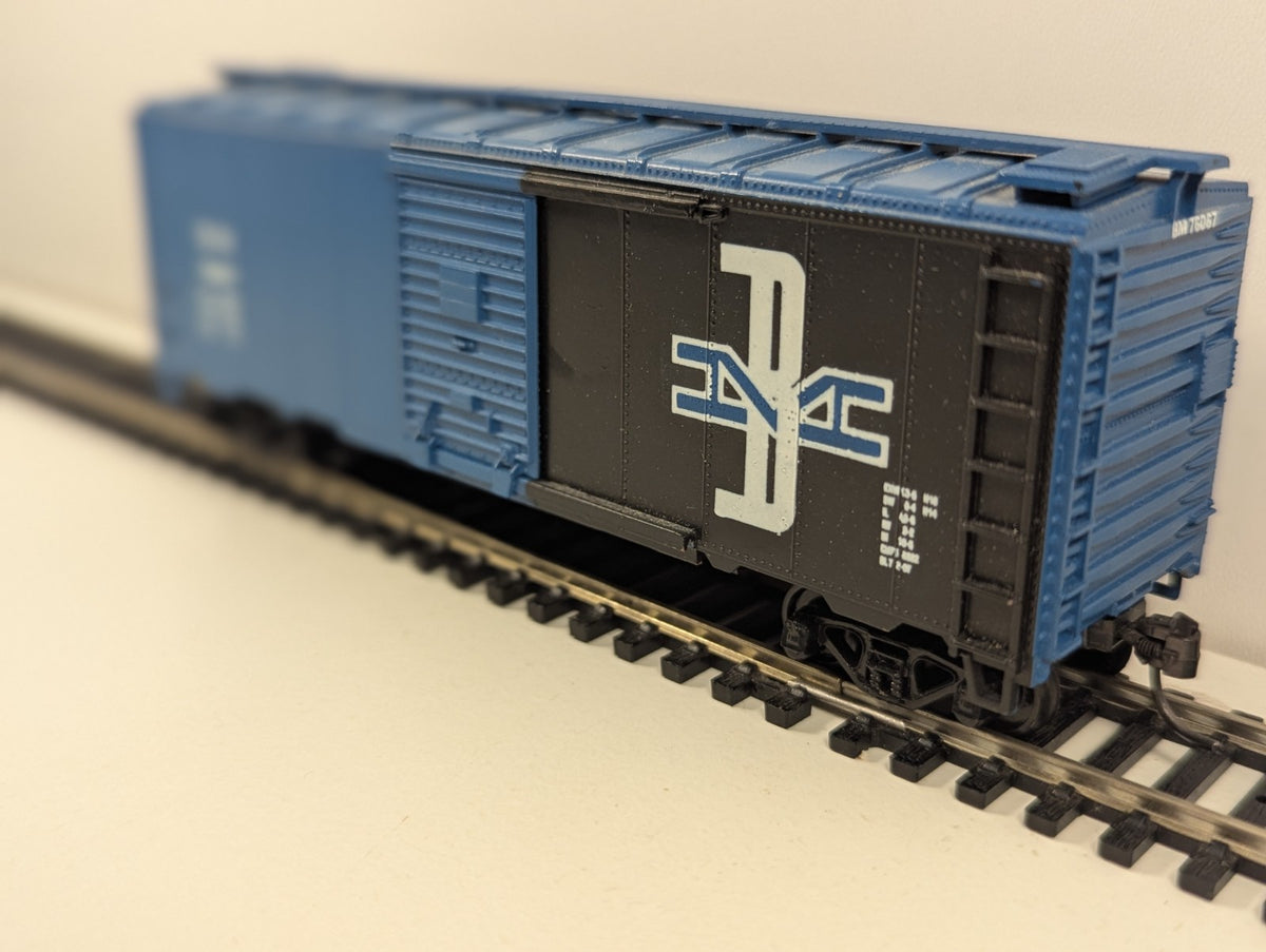 Athearn HO Gauge 70324 Boston & Maine 40ft Boxcar Superior Door boxed