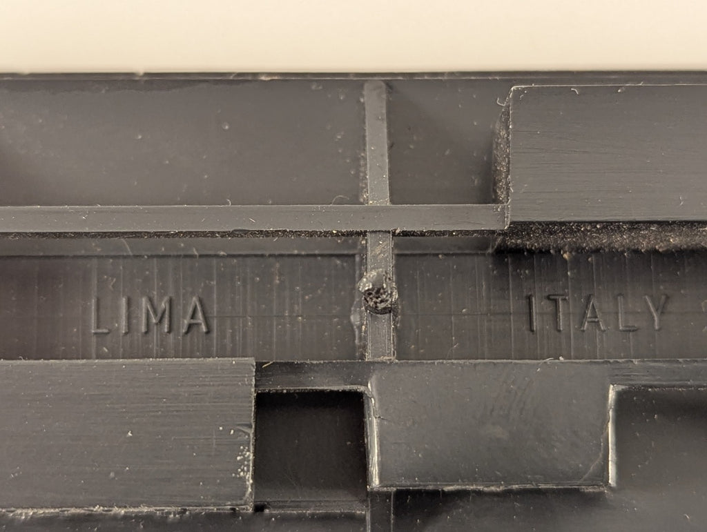 Lima 305313 OO Gauge BR Mk1 Composite Corridor Coach Chocolate & Cream