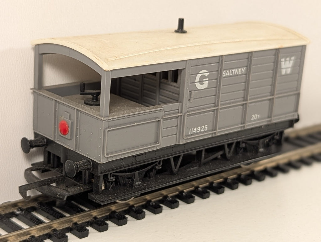Hornby R018 OO Gauge GWR 20-Ton “Toad” Brake Van No. 114925 – Saltney (Grey)