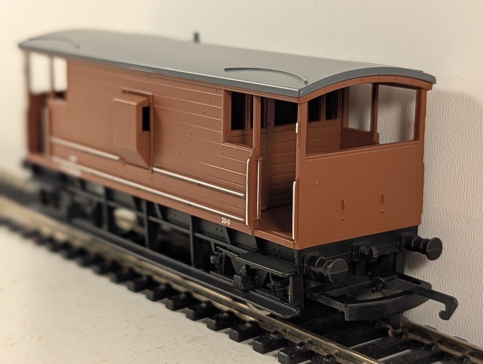 Hornby OO Gauge BR (ex LMS) 20 Ton Brake Van M730106 BR Bauxite R6145A