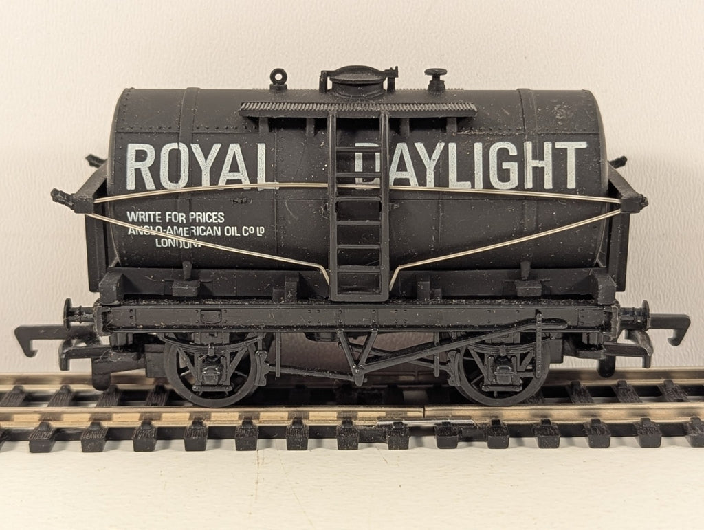 Mainline Railways OO Gauge Black Royal Daylight 14 Ton Tank Wagon