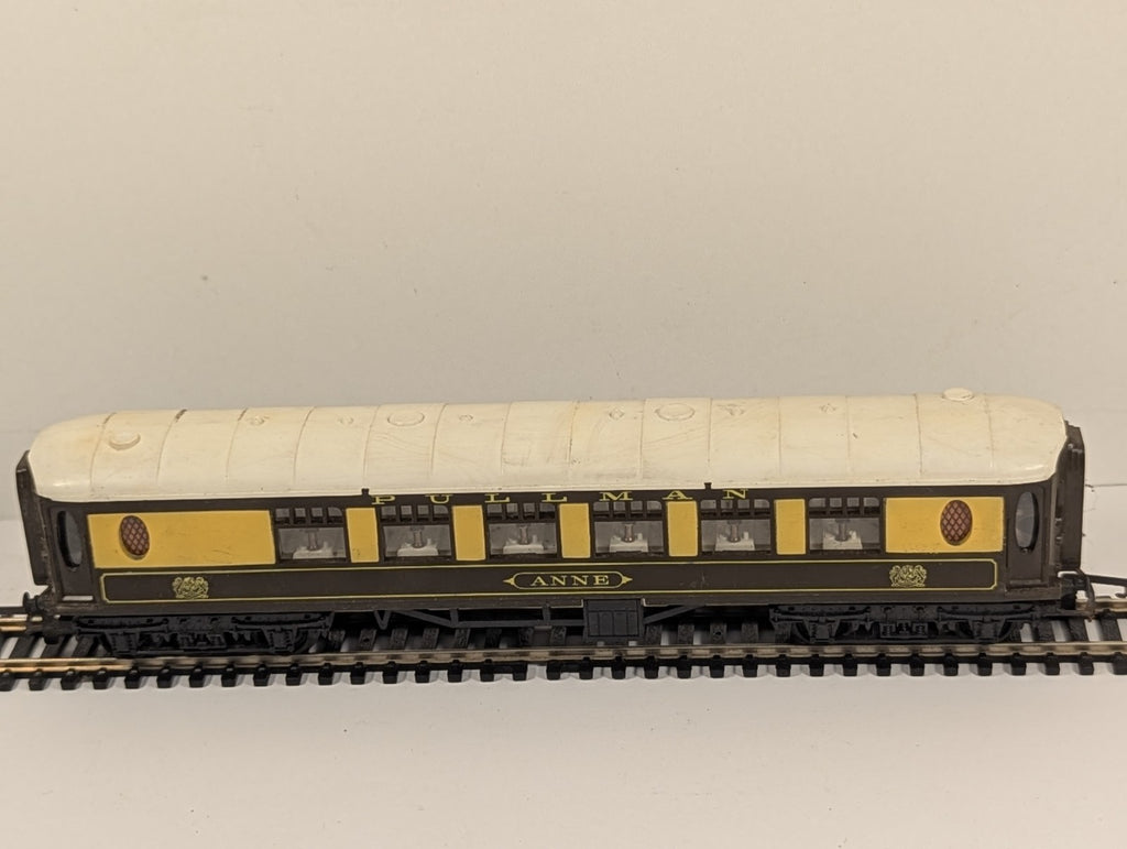 Tri-ang OO Gauge Pullman Coach Anne