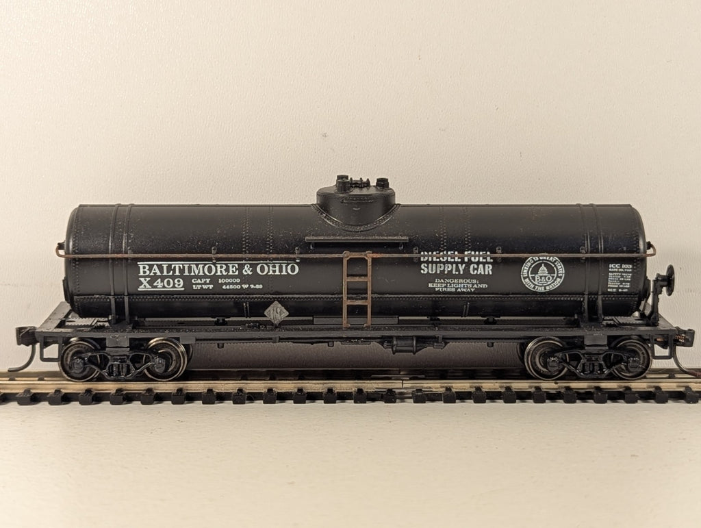 Athearn HO Scale 40ft Single Dome Tank Wagon X409 Baltimore & Ohio