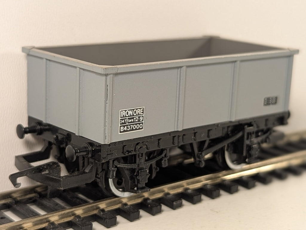 Hornby R081 OO Gauge 24T Iron Ore Tippler Wagon B437000 – BR Grey