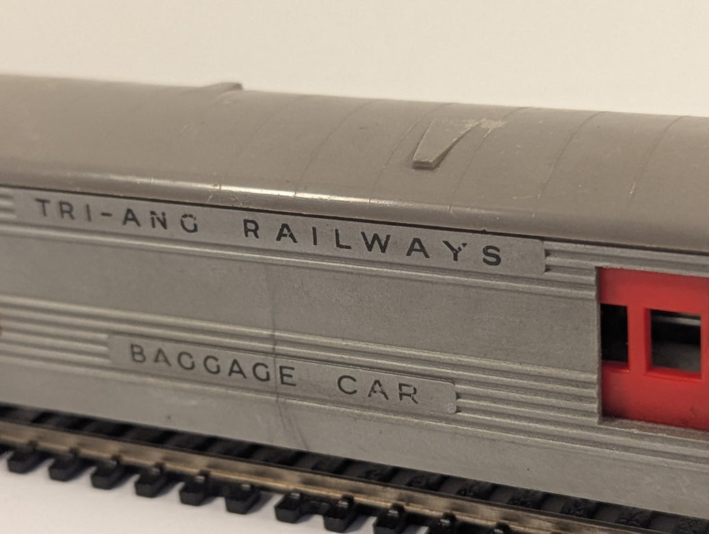 Tri-ang R130 Transcontinental Baggage Car