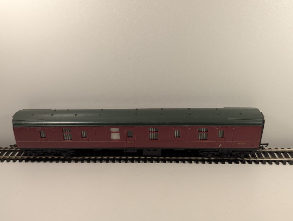 Hornby BR Mk1 Parcels Coach M80532 – OO Gauge