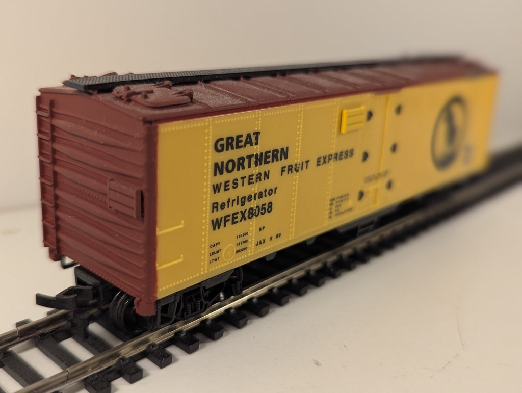 Athearn HO Gauge Western Fruit Express Refrigerator Car WFEX 8058