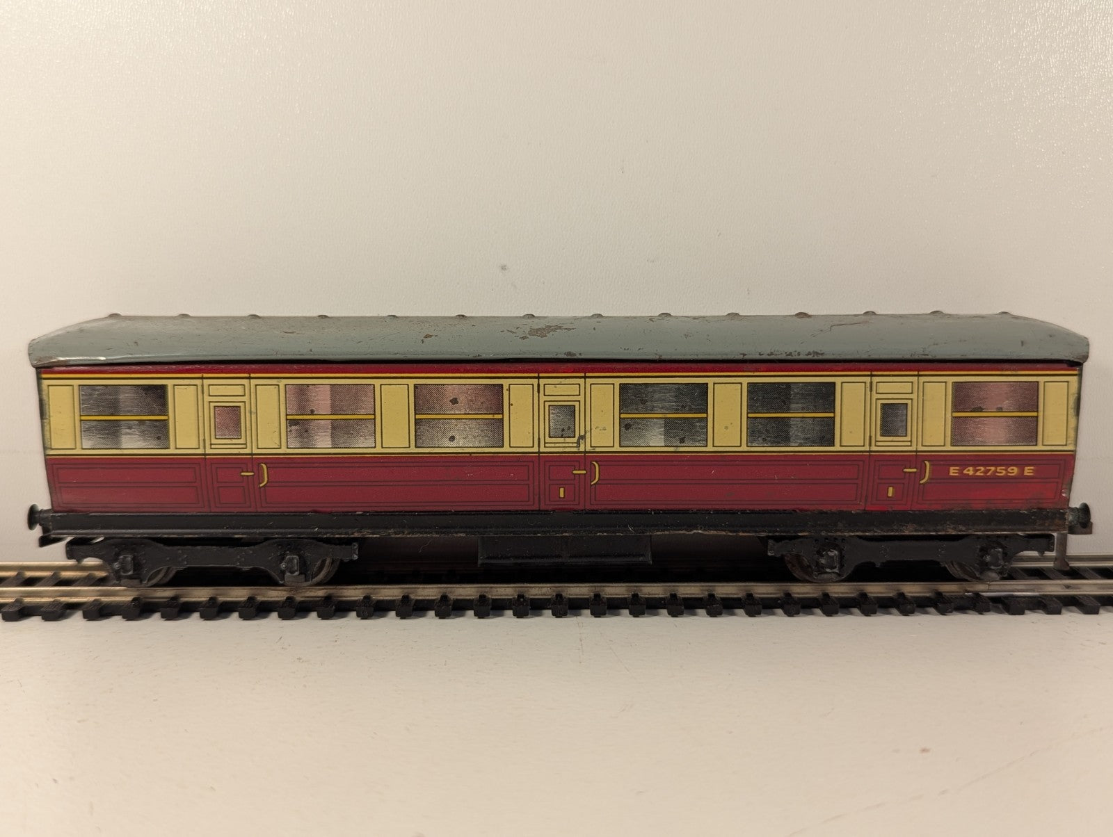 Hornby Dublo Gresley Corridor Third Coach Tinplate OO Gauge