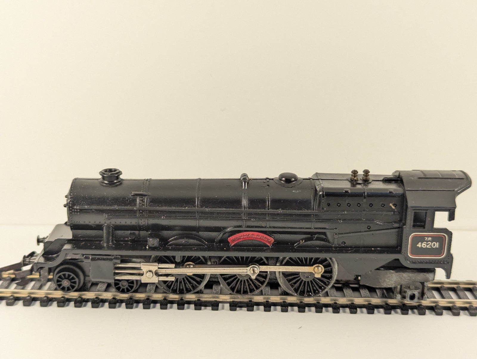 Tri-ang R50 OOGauge BRBlack PrincessElizabeth 4-6-2 SteamLocomotive - Non-Runner