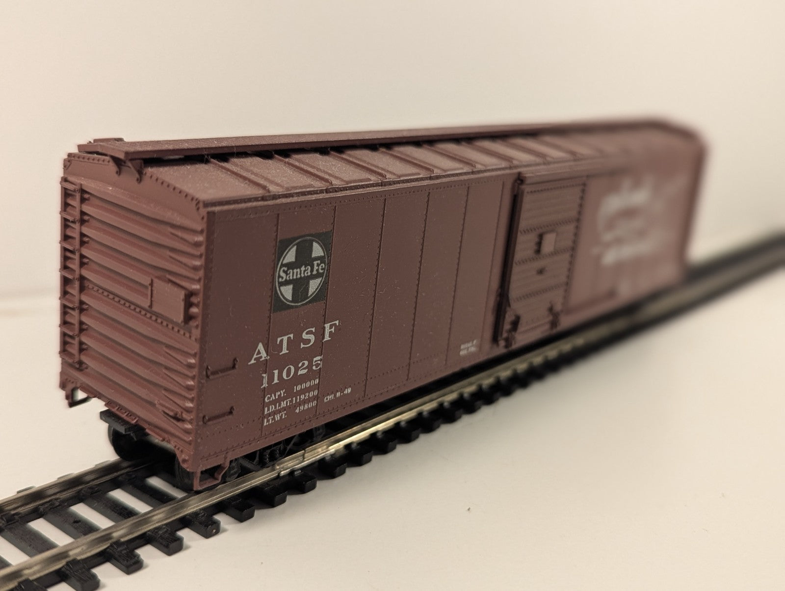Athearn HO Scale Santa Fe 50' Single Door Boxcar No.11043 – El Capitan Series