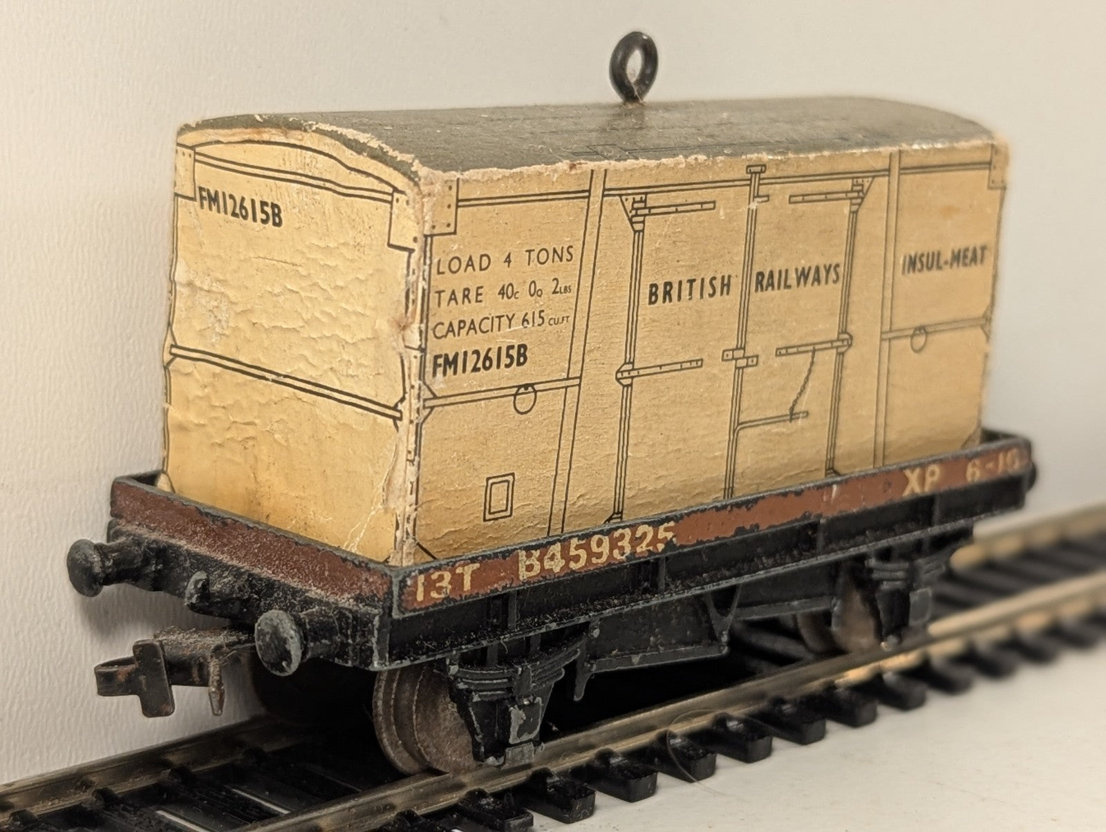 HornbyDublo 4648 Low-Sided Wagon with Detachable "Insul-Meat" Container OO Gauge