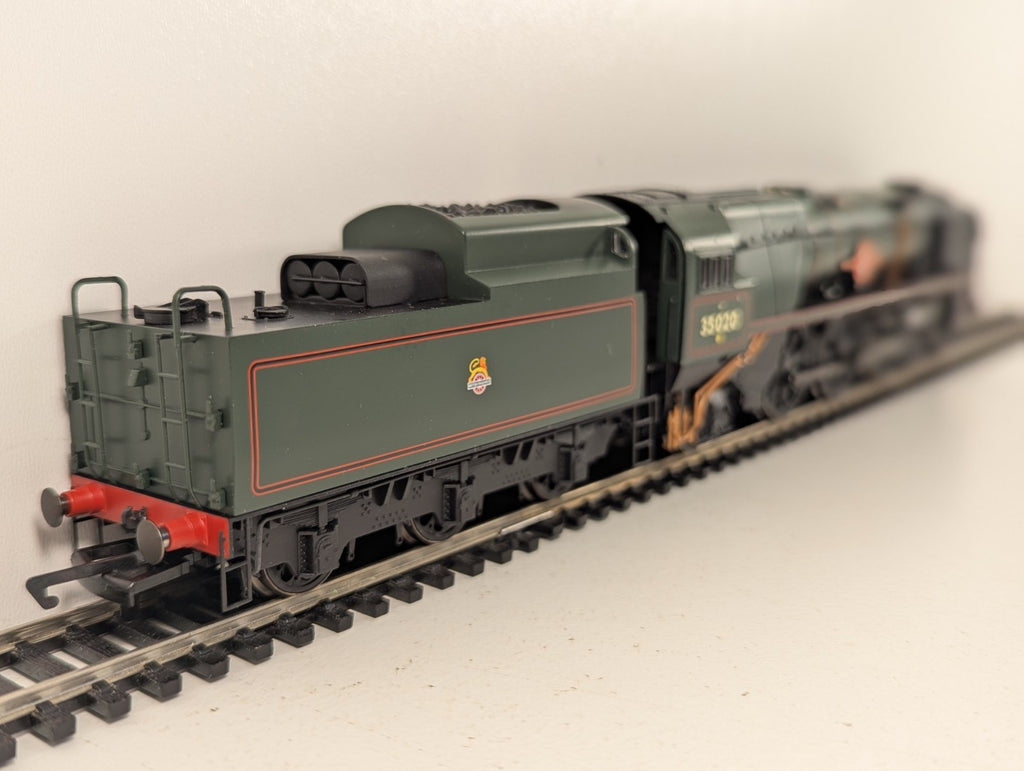 Hornby R2204 Merchant Navy Class 'Bibby Line' BR Lined Green Steam Locomotive