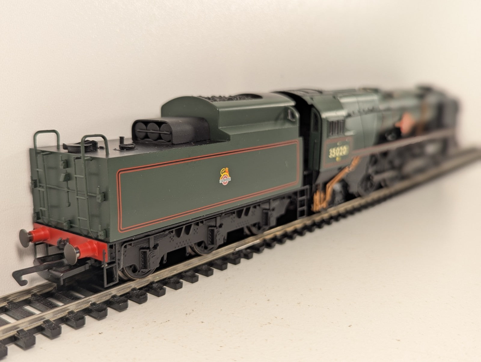 Hornby R2204 Merchant Navy Class 'Bibby Line' BR Lined Green Steam Locomotive