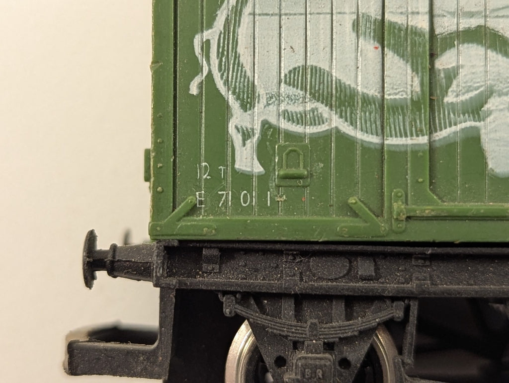 Hornby OO Gauge BR 12 Ton Ventilated Van 'Prime Pork' Goods Wagon