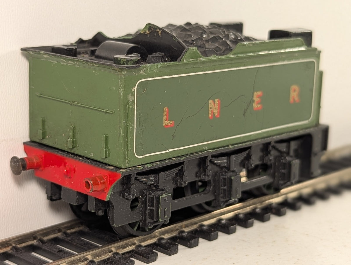 Tri-ang OO Gauge LNER Tender LNER Green R39 for B12